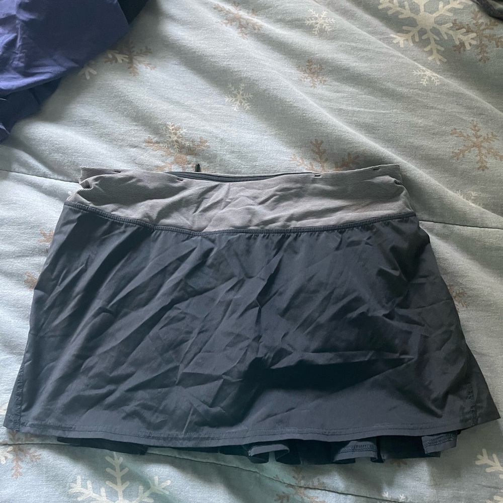 Lululemon gray skirt size 6 regular